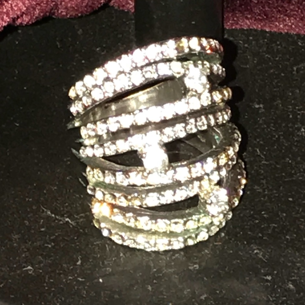 🔥Classy and sassy bling ring🔥